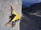 climber on rockface 800x600